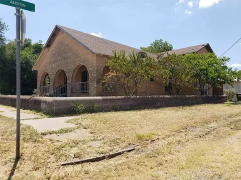 132 W Reynosa Ave, De Leon, TX 76444