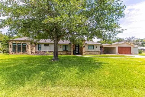 139 Enchanted Dr, Enchanted Oaks, TX 75156