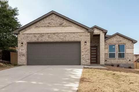 2217 Dallas St, Grand Prairie, TX 75050