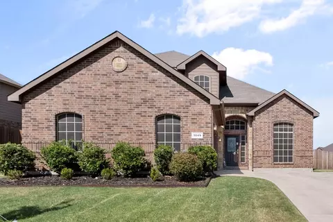 1049 Chandler St, Kennedale, TX 76060