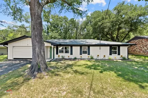 302 Fenton Rd, Longview, TX 75604