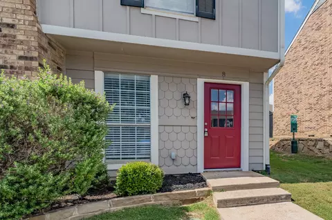 8 Abbey Rd, Euless, TX 76039 photo 3