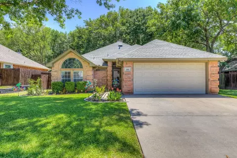 600 Chateau Ct, Denton, TX 76209