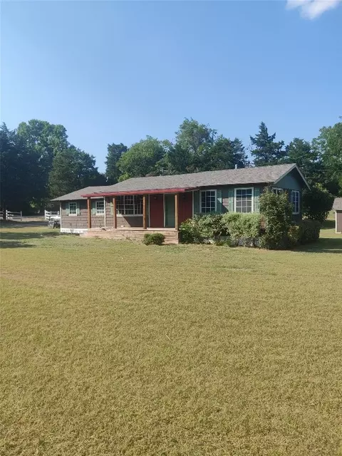 1035 Wickliffe Rd, Ferris, TX 75125