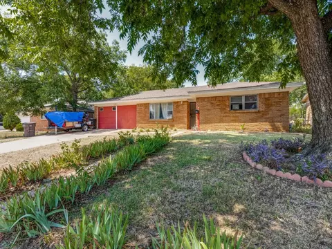 236 Hallmark Dr W, Fort Worth, TX 76134