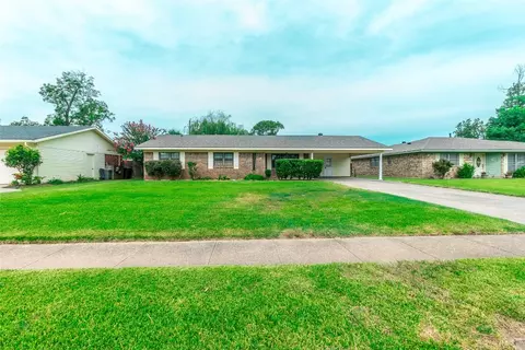 2013 Bey St, Bossier City, LA 71112