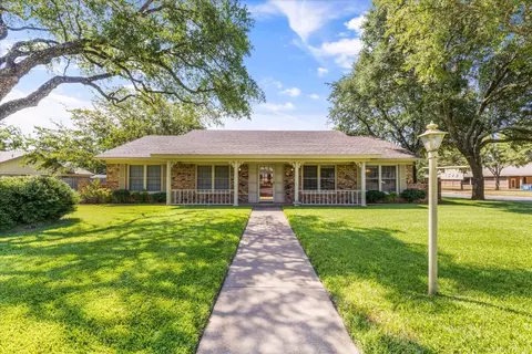 1249 Wedgewood Dr, Cleburne, TX 76033