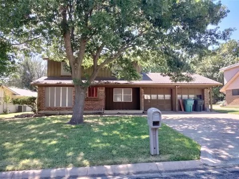 2806 N Ricketts St, Sherman, TX 75092