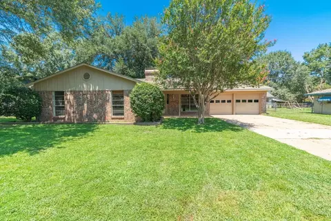 1907 Alvis Ln, Mount Pleasant, TX 75455