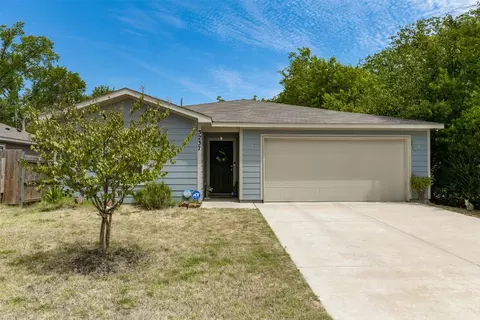 5237 Velma Dr, Fort Worth, TX 76105