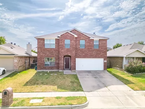 7300 Fossil Creek Dr, Arlington, TX 76002