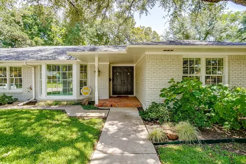 2817 Hartwood Dr, Fort Worth, TX 76109
