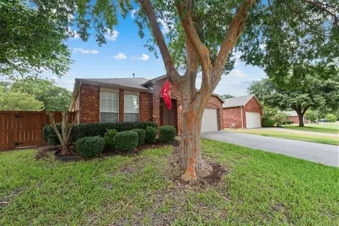 315 Londonderry Ln, Mansfield, TX 76063