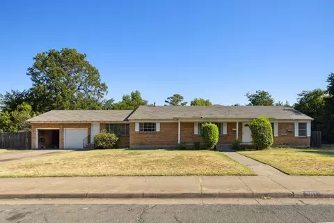 901 E Mitchell St, Arlington, TX 76010