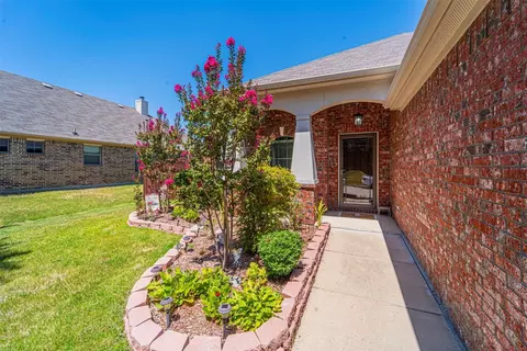 8315 Dawnridge Dr, Dallas, TX 75249