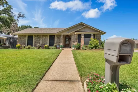 5201 Millsprings Dr, Arlington, TX 76017
