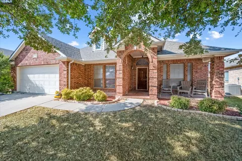 1925 Winter Hawk Dr, Fort Worth, TX 76177