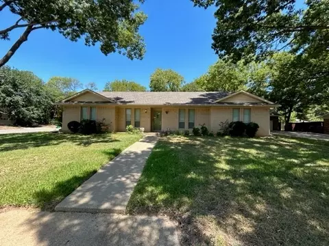 1101 Skylark Dr, Denton, TX 76205