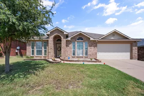 7011 Snowy Owl St, Arlington, TX 76002