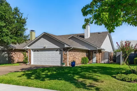 119 Mountain View Dr, Bedford, TX 76021