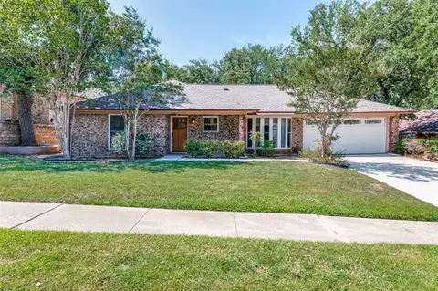 1512 Donna Ln, Bedford, TX 76022