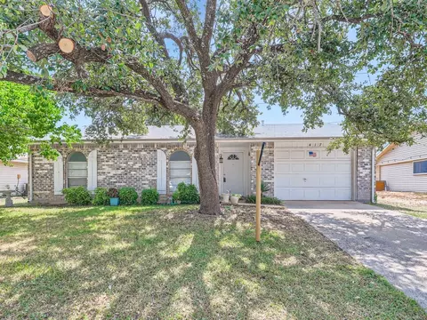 417 S Holiday Dr, Grand Prairie, TX 75052