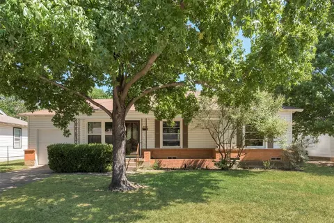 8153 Jennie Lee Ln, Dallas, TX 75227