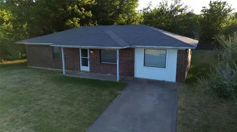 909 N 6th St, Sanger, TX 76266