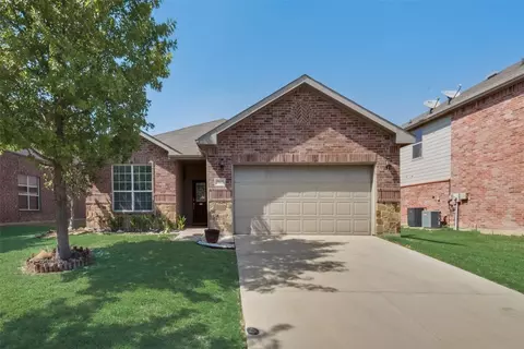 3917 Polar Brook Dr, Fort Worth, TX 76244