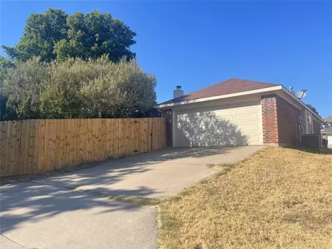 10331 Lone Pine Ln, Fort Worth, TX 76108