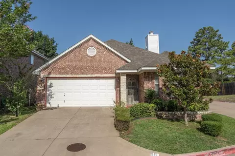 913 Saddle Dr, Euless, TX 76039