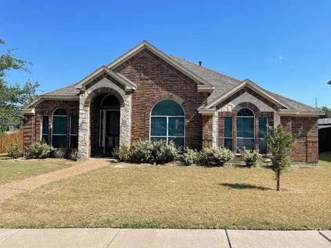 929 S Amherst S Dr, Desoto, TX 75115