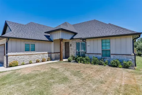 209 Cocopa Dr, Lake Kiowa, TX 76240