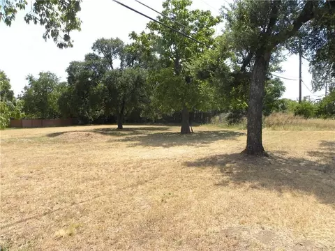 201 W Lee Ave, Whitney, TX 76692