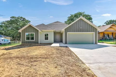 217 Comanche Dr, Lake Kiowa, TX 76240