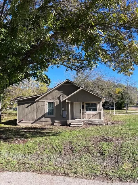 100 N Harrison St, West, TX 76691