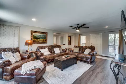 638 S Clark Rd, Cedar Hill, TX 75104