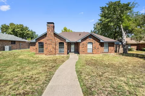 1129 Spruce Wood Cir, Desoto, TX 75115
