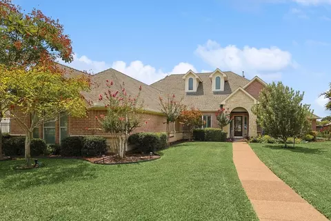909 Shady Bend Dr, Kennedale, TX 76060