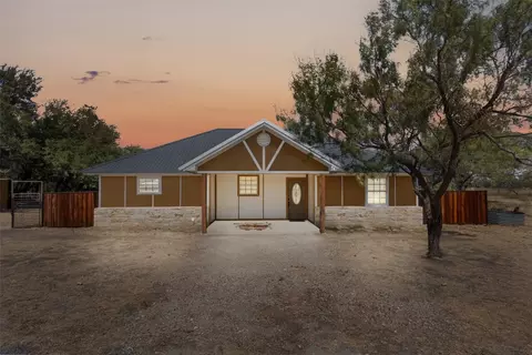 2040 W Mccaleb Ln, Hamilton, TX 76531