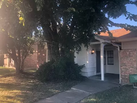 612 W Warrior Trl, Grand Prairie, TX 75052