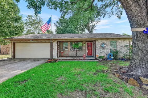 1710 Floral Dr, Gainesville, TX 76240