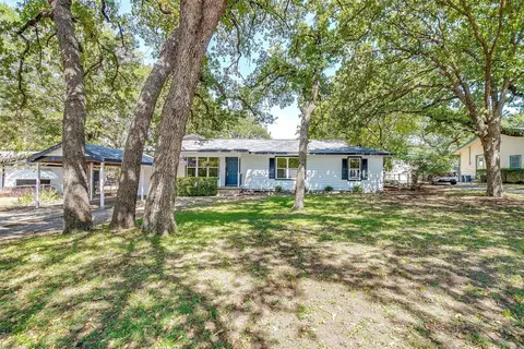 320 Walnut Ave, Azle, TX 76020