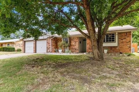 512 NW Sandra Ln, Burleson, TX 76028