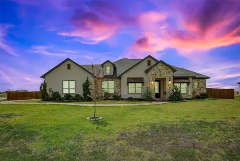 8228 Harvest Dr, Grandview, TX 76050