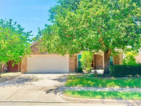 1704 Fairway Dr, Corinth, TX 76210