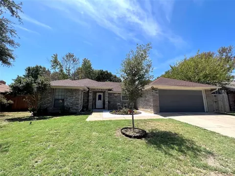 1002 Pierce Arrow Dr, Arlington, TX 76001