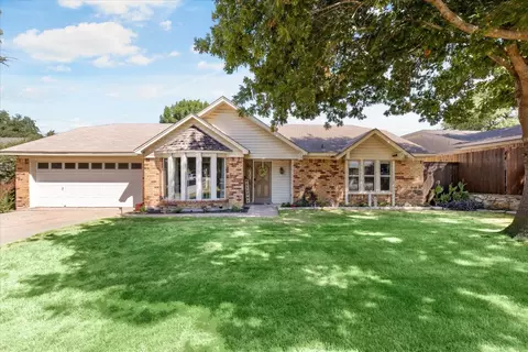 9920 Westpark Dr, Benbrook, TX 76126