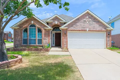 4001 Oak Leaf Ln, Bedford, TX 76021