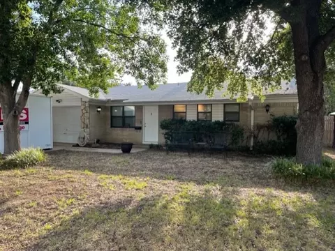 1014 Patricia St, Irving, TX 75060